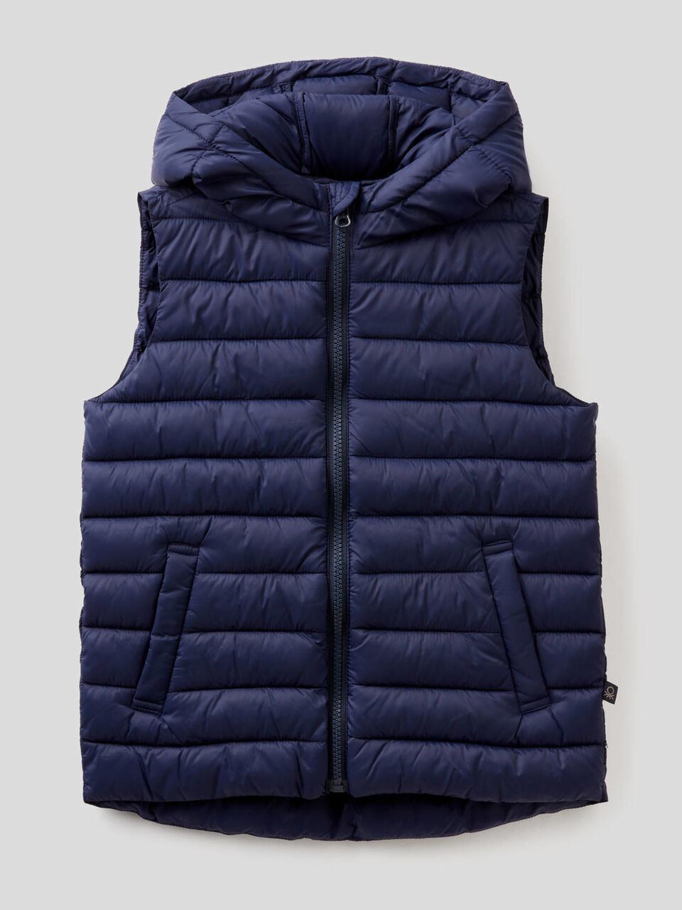 Sleeveless jacket with hood image number null