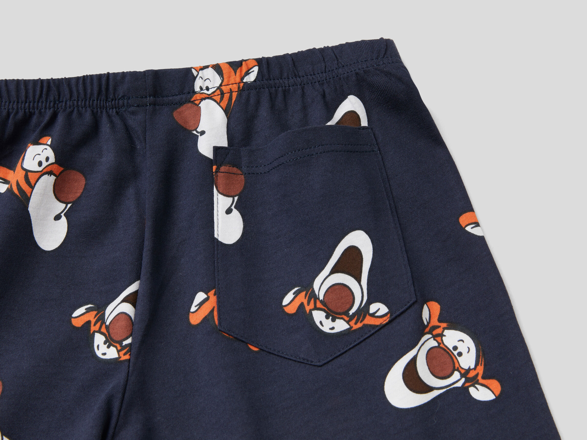 Pyjamas with Tigger & Friends prints image number null