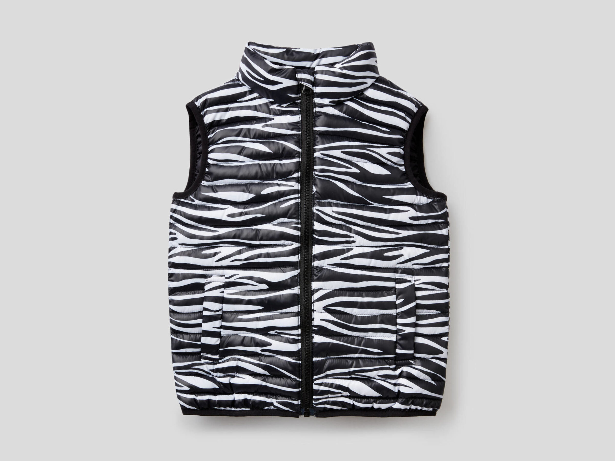 Sleeveless jacket with print image number null