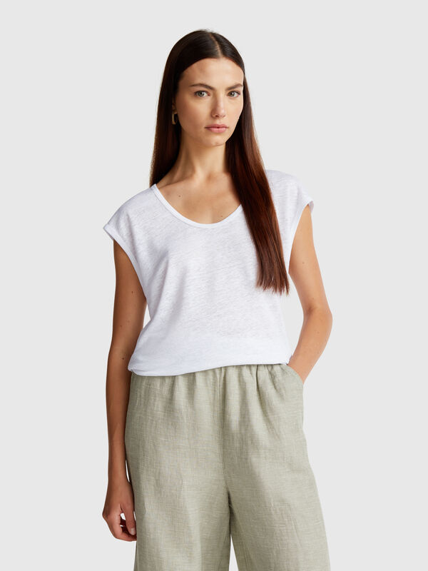Wide neck t-shirt in pure linen Women