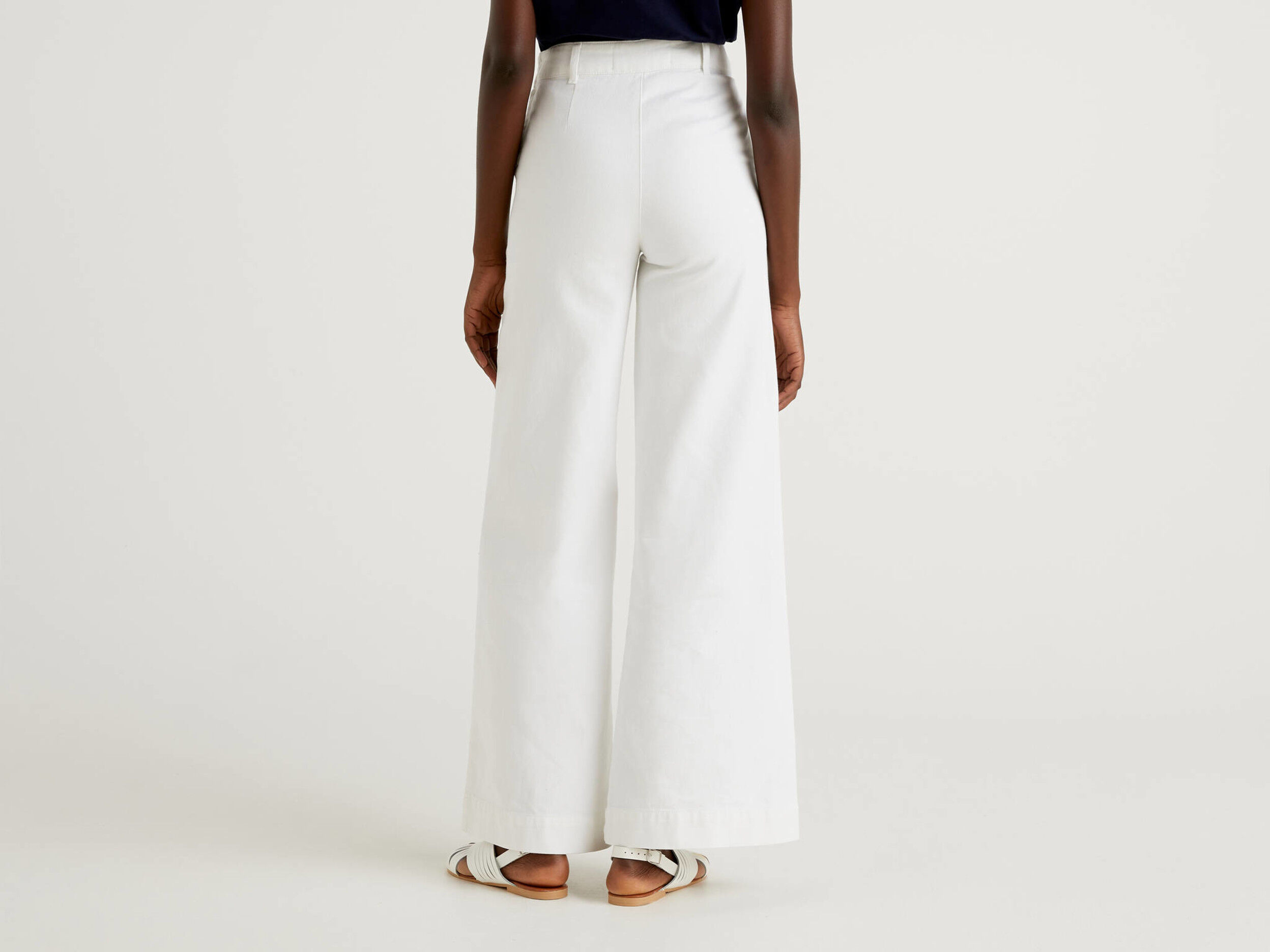 Trousers with wide leg in cotton