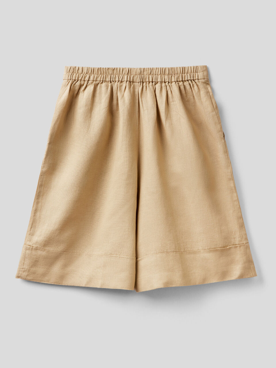 100% linen bermudas with cuffs image number 2