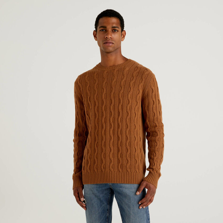 Cable knit sweater in wool blend