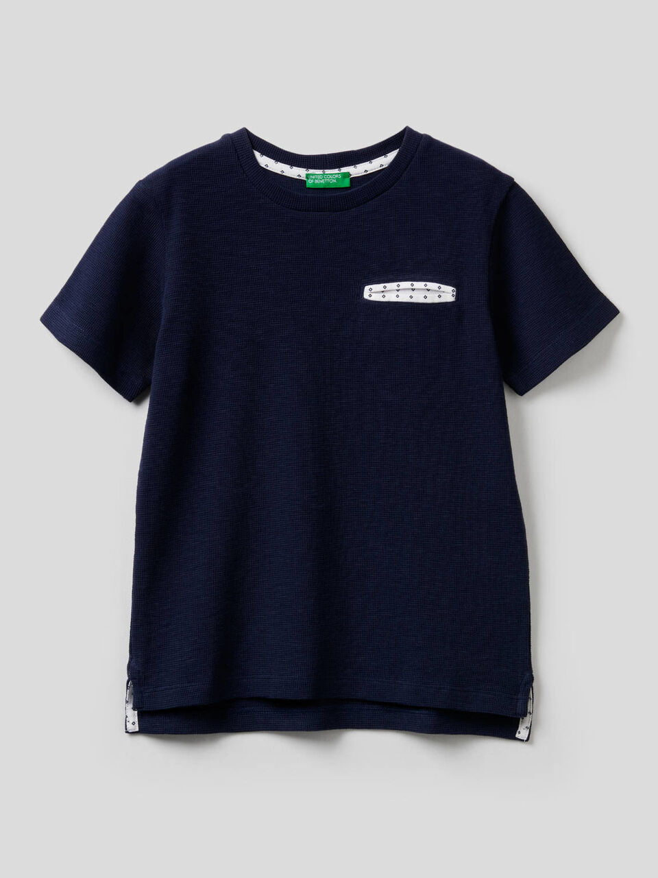 T-shirt with pocket image number null
