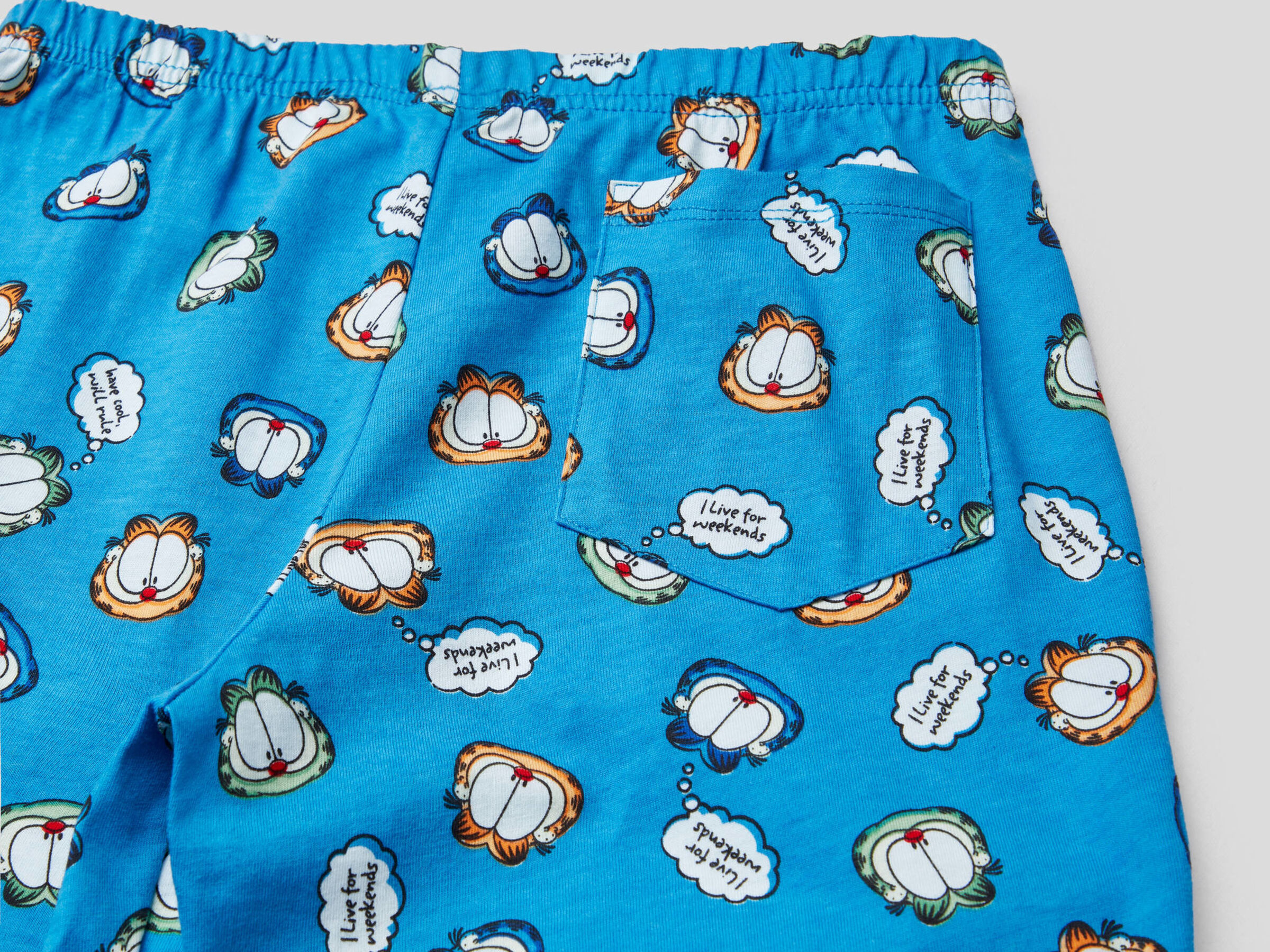 Color block pyjamas with Garfield print image number null