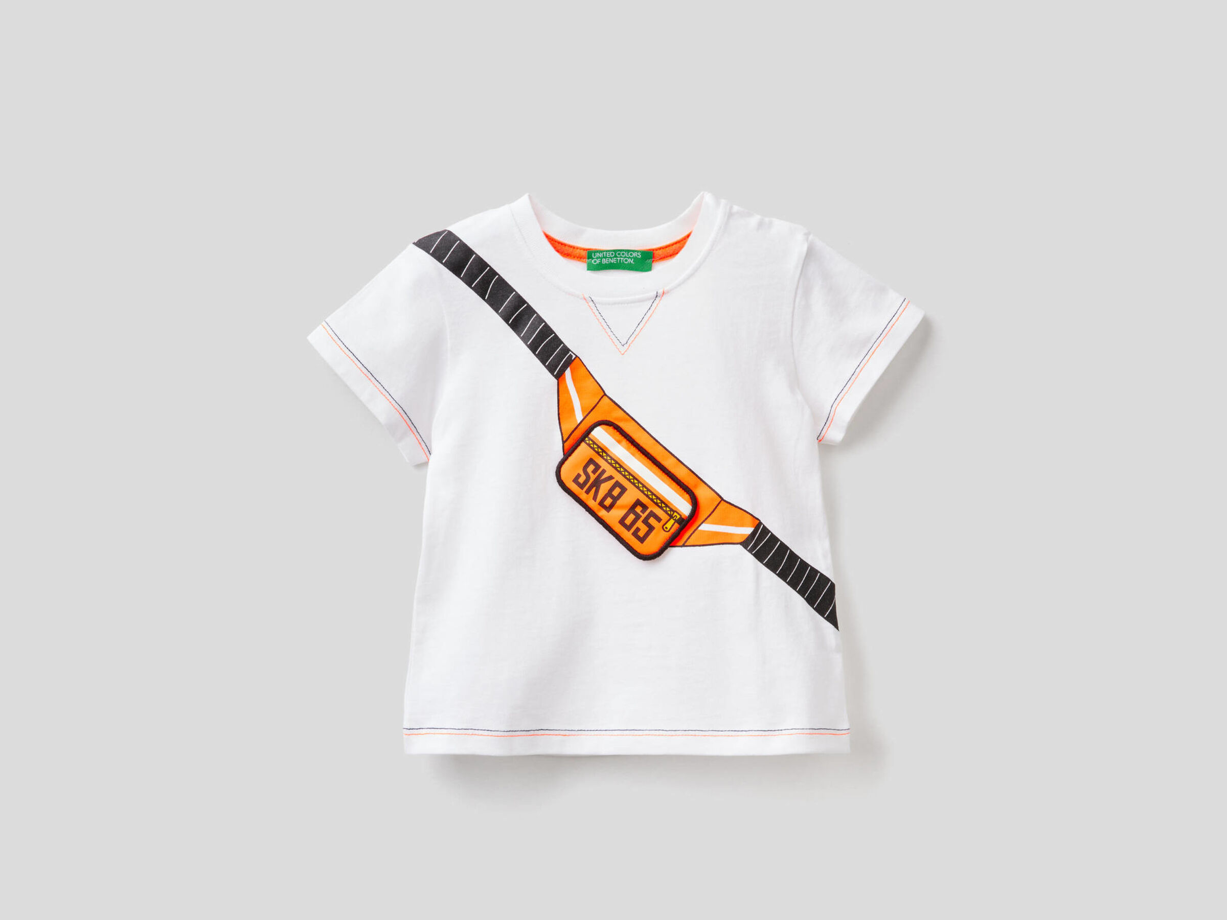 T-shirt with 3D applique image number null