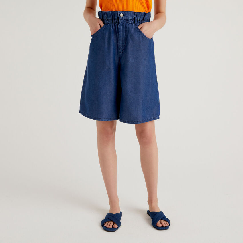 High-waisted bermudas in chambray