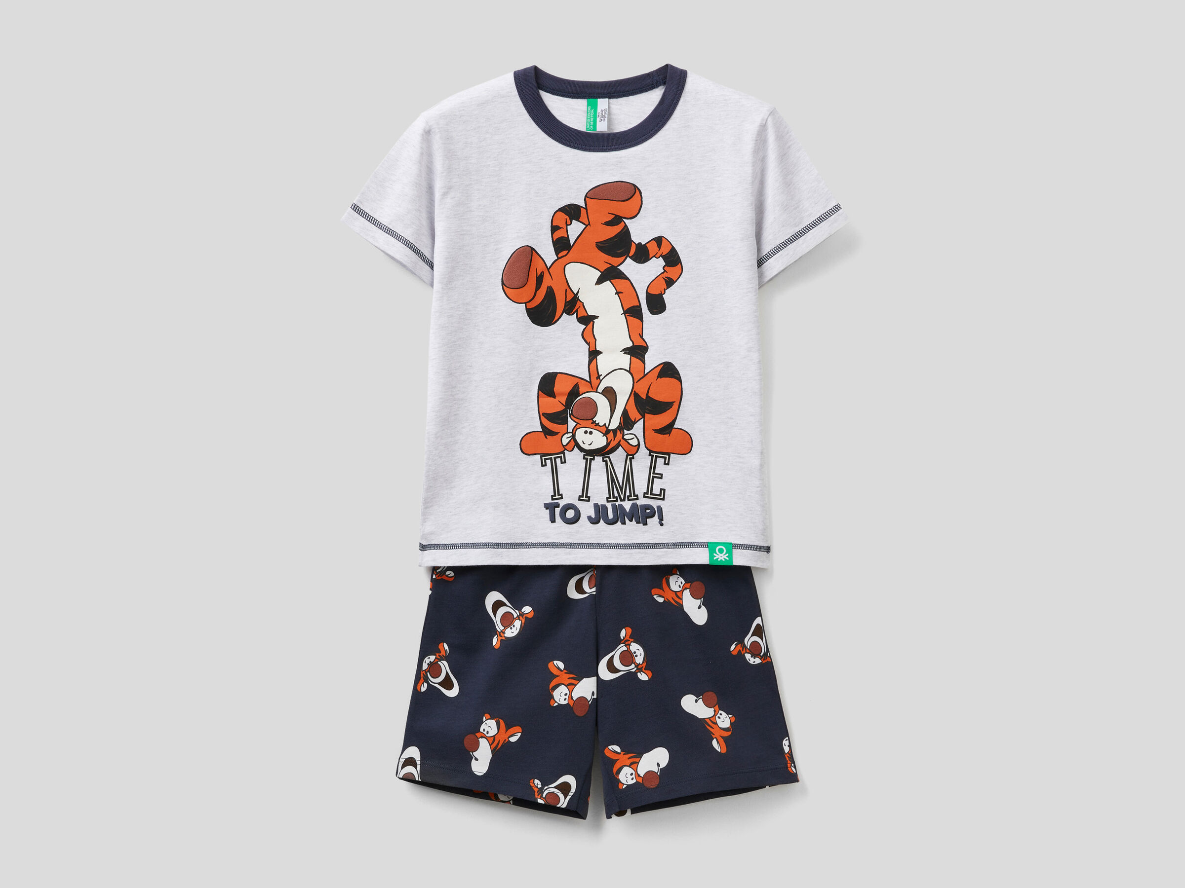 Pyjamas with Tigger & Friends prints image number null