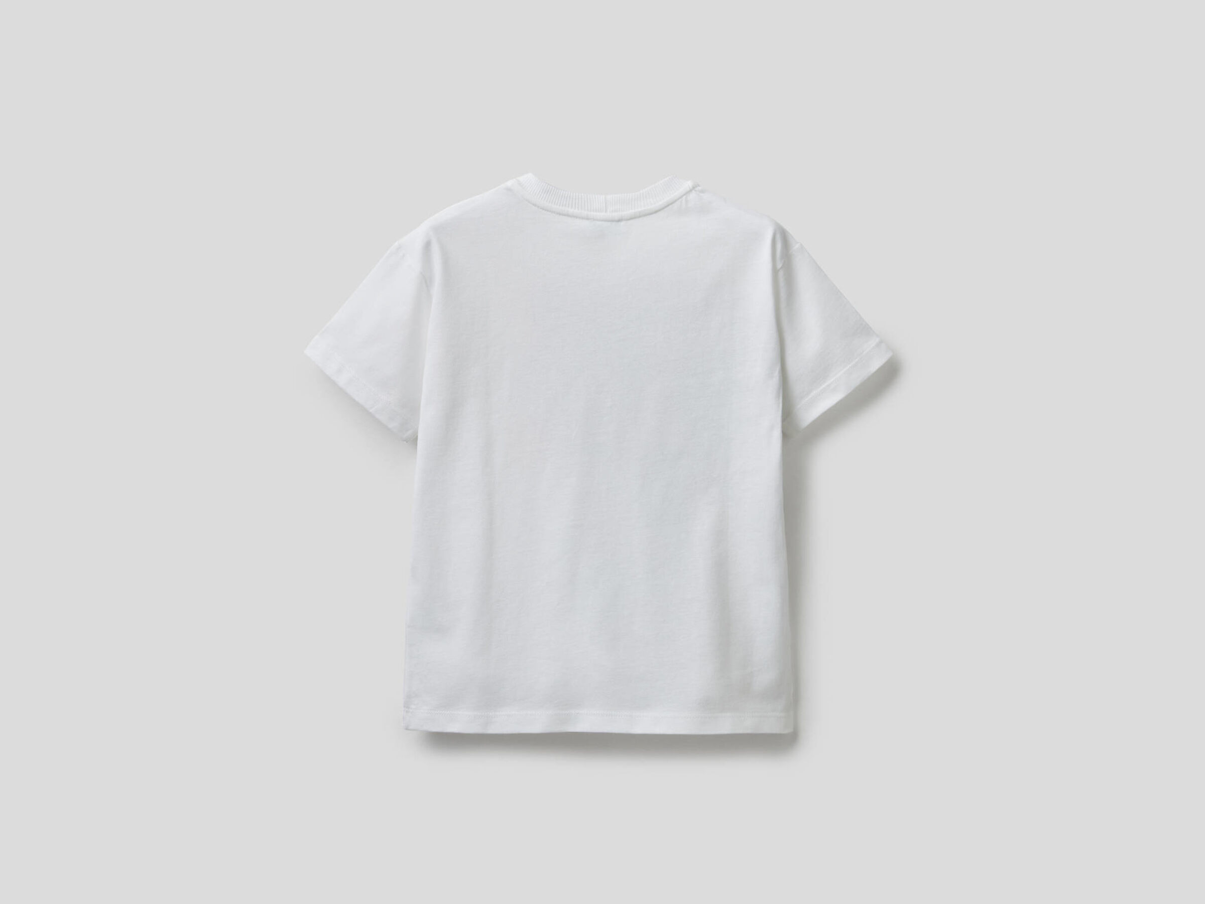 T-shirt with print image number null