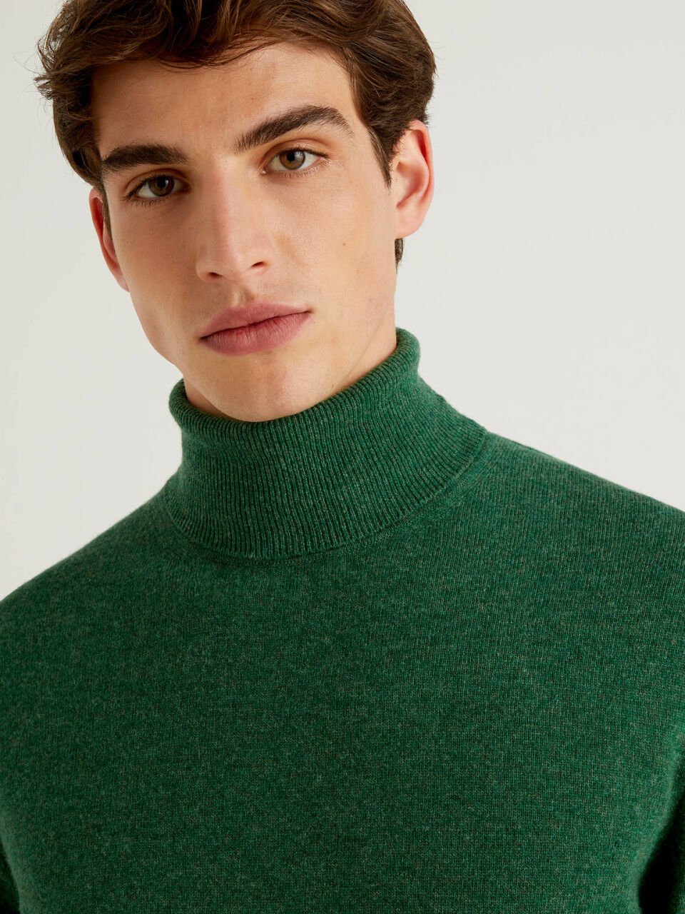 High neck woolen sweater