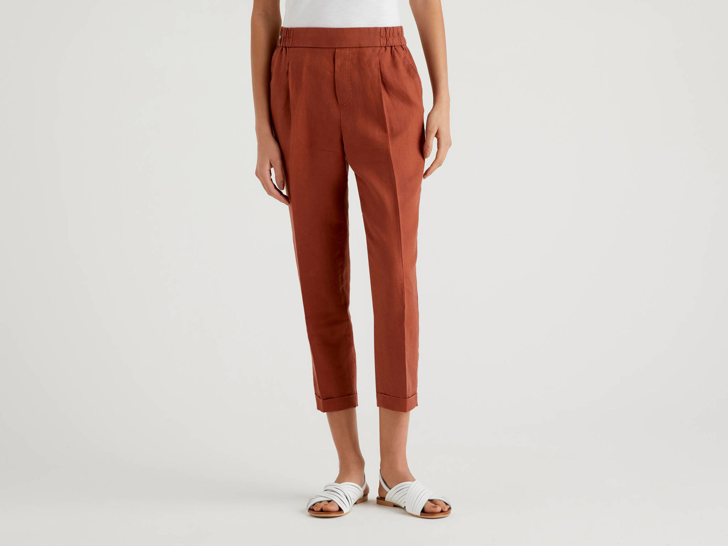 Cropped trousers in 100% linen