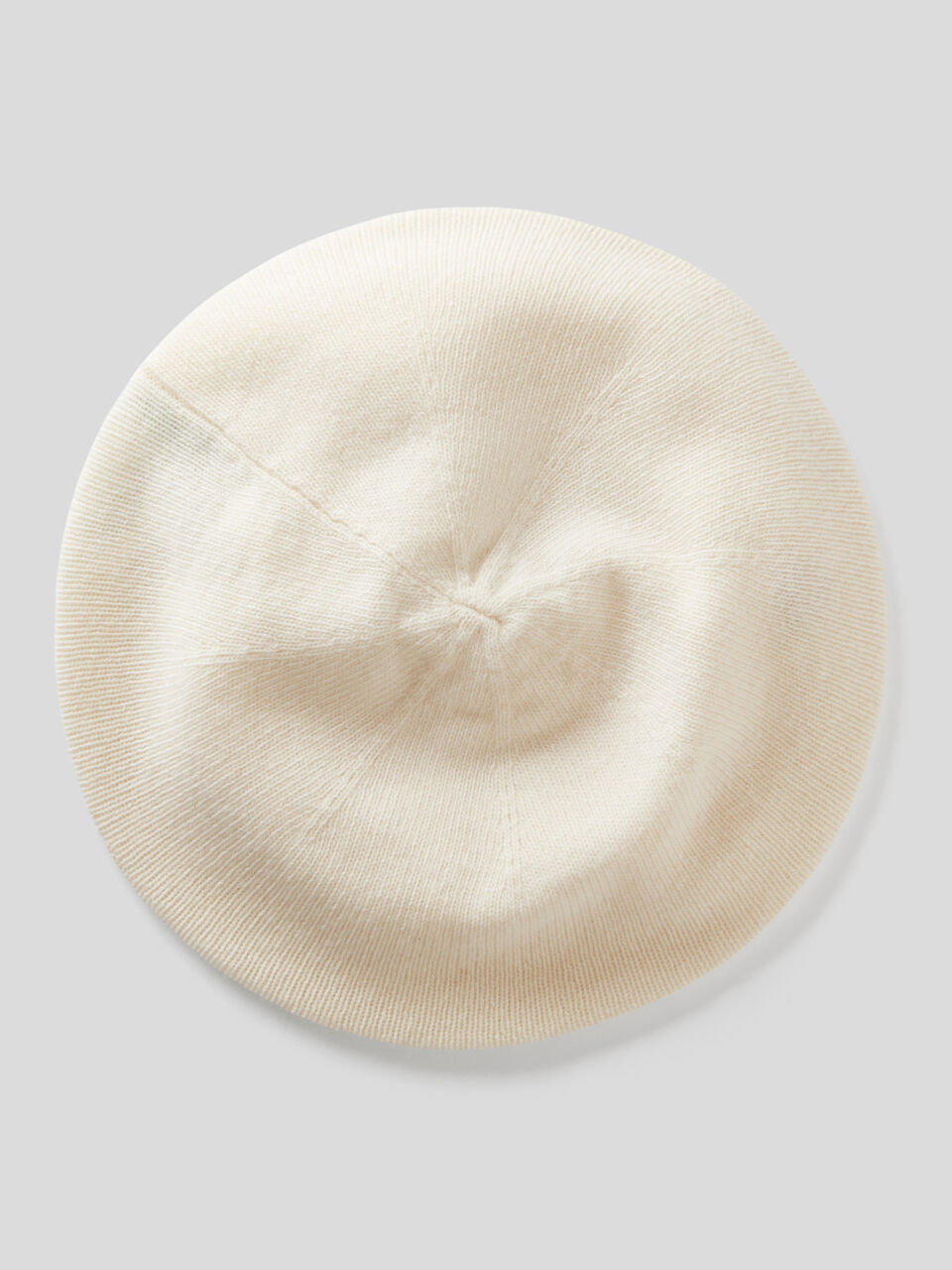 Beanie in cashmere and wool blend image number 1
