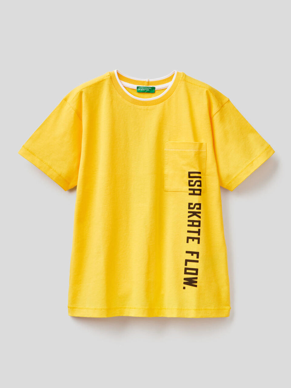 T-shirt with pocket image number null