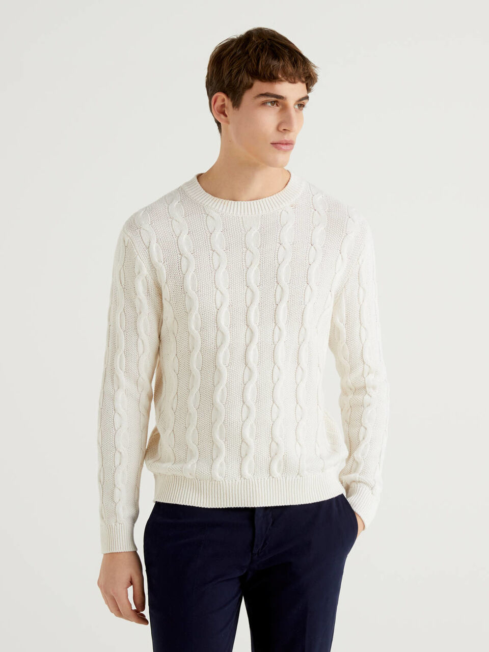 Crew neck sweater with cables