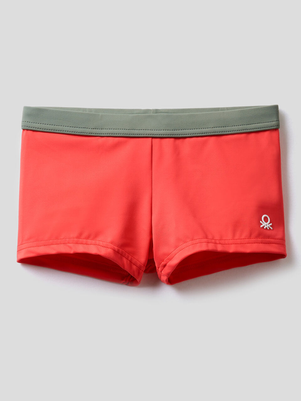 Two-tone swim trunks in ECONYL® image number 1