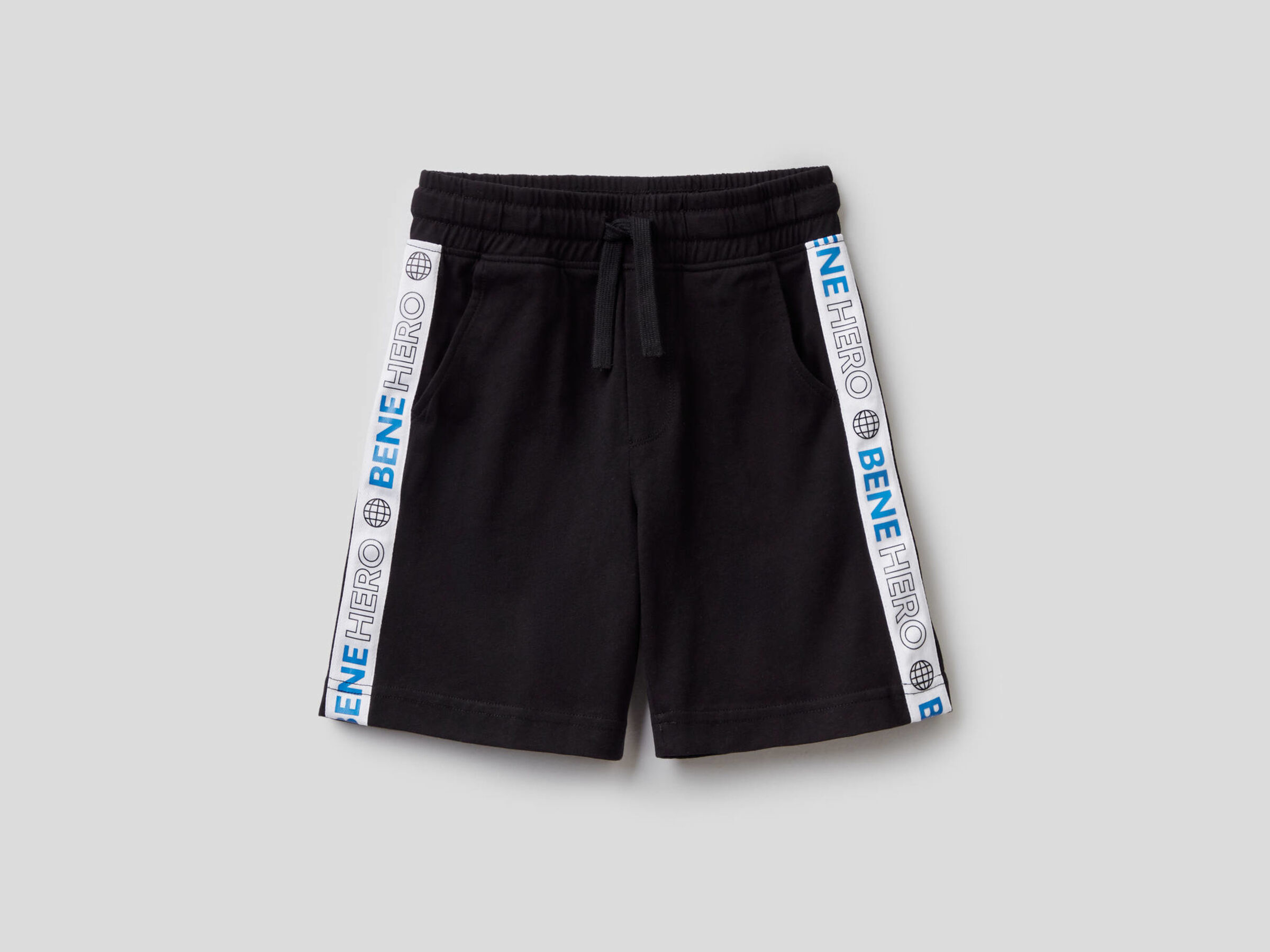 Bermudas with side bands image number null