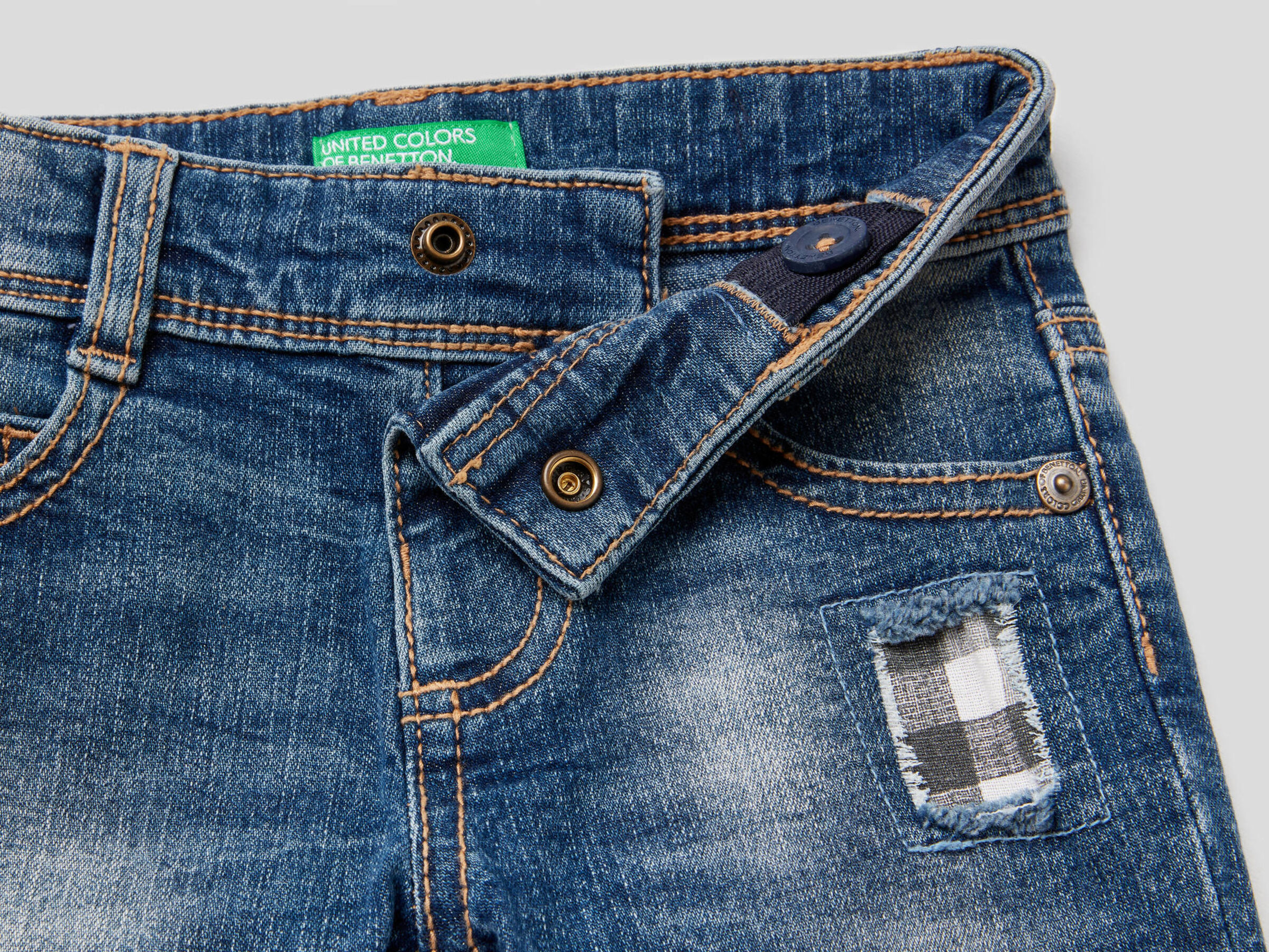 Eco-Recycle" jeans