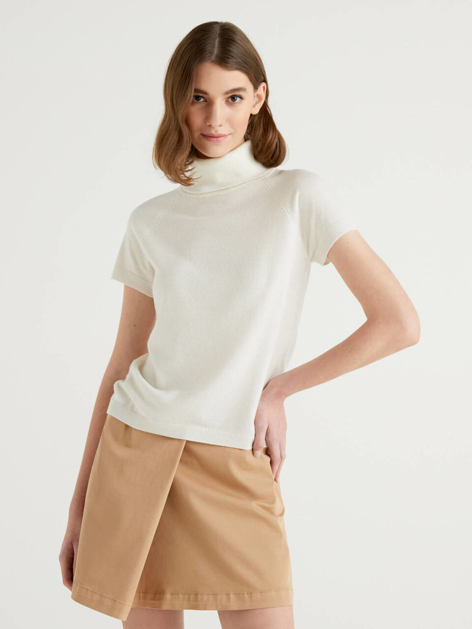White Short Sleeve Turtleneck In Cashmere And Wool Blend