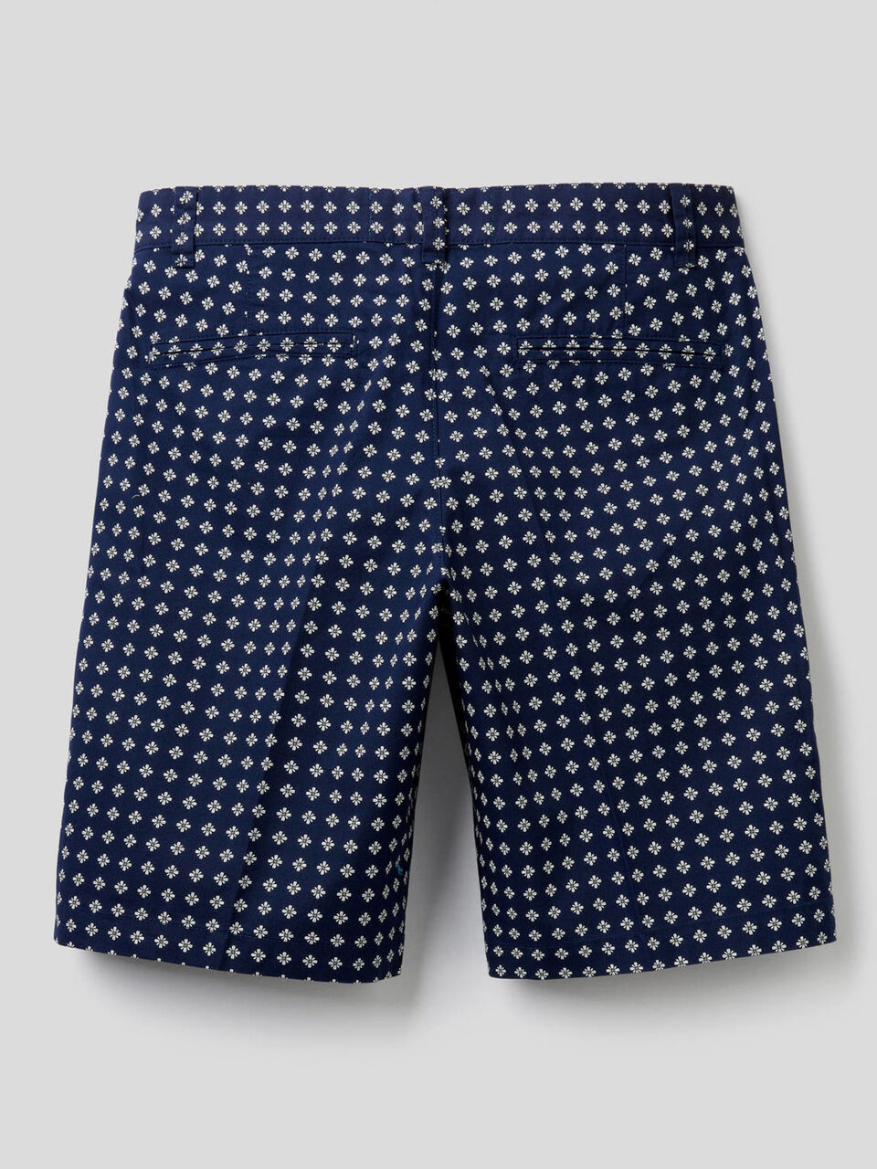 100% cotton patterned bermudas image number 2