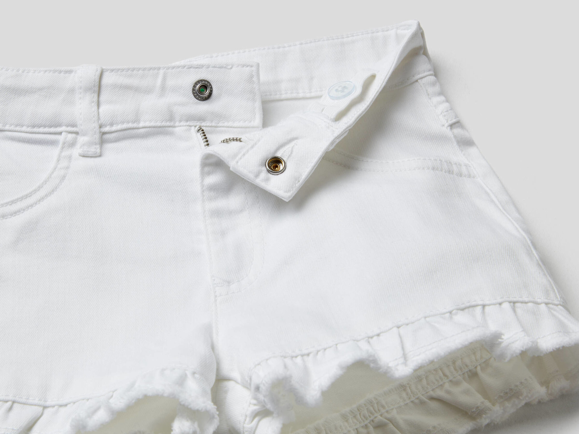 Solid color shorts with rouche image number null