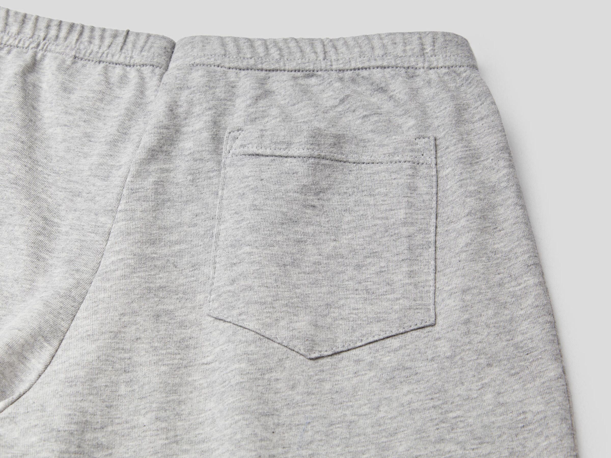 T-shirt and bermudas pyjamas image number null