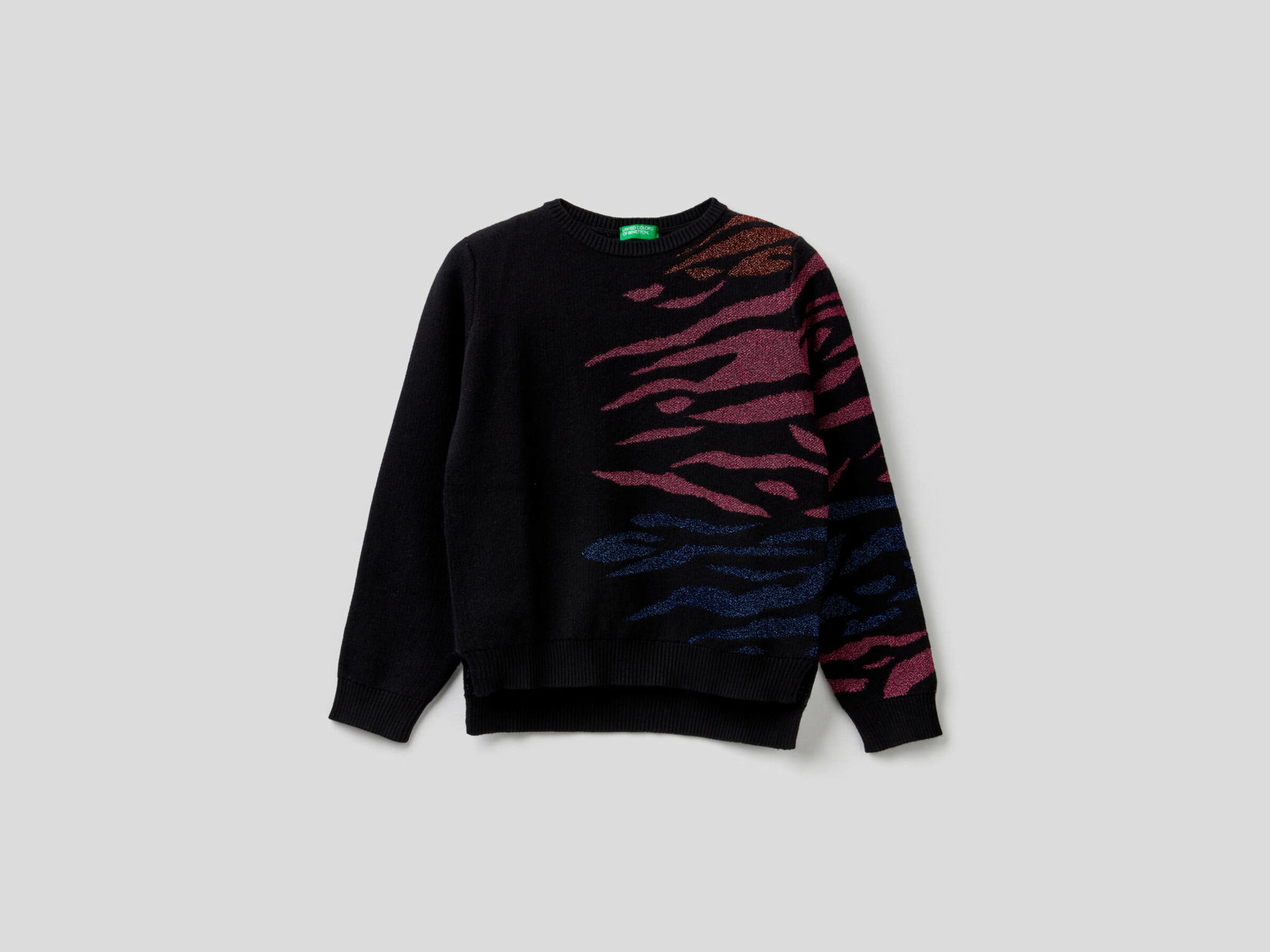 Sweater with animal inlay image number null